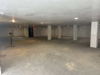 Plus de détails pour 6747 Alderton St, Rego Park, NY - Industriel/Logistique à louer