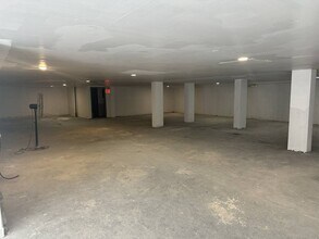 6747 Alderton St, Rego Park, NY à louer Photo intérieure– Image 1 sur 3