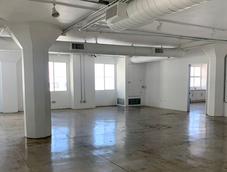 309 E 8th St, Los Angeles, CA à louer - Photo intérieure – Image 2 sur 15