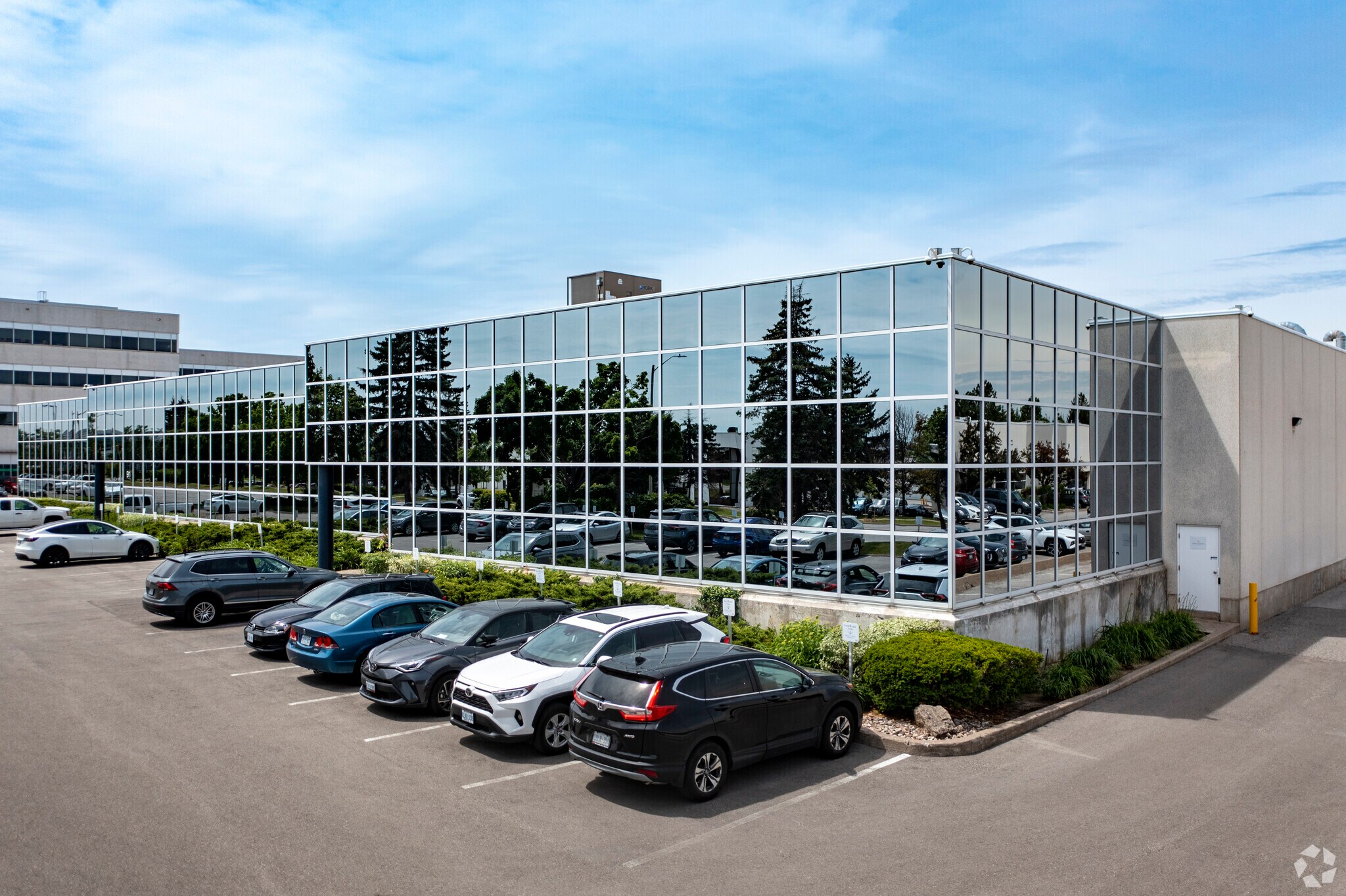 81-95 Granton Dr, Richmond Hill, ON à louer Photo principale– Image 1 sur 5