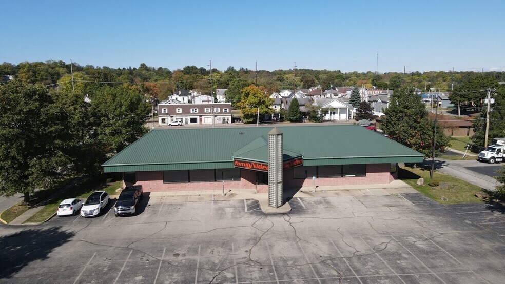 711 N Central Ave, Connersville, IN à vendre - Photo de l’immeuble – Image 2 sur 5