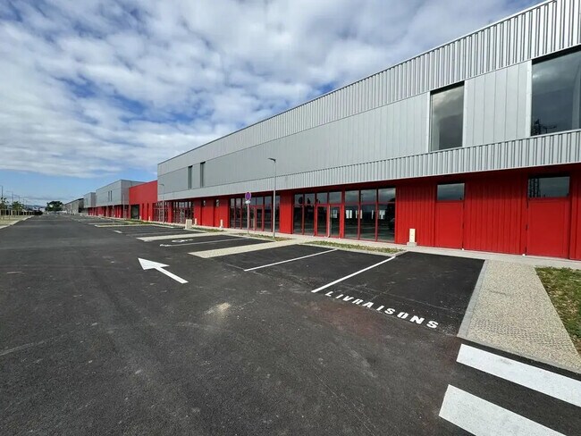 Plus de détails pour Local d'activités à louer