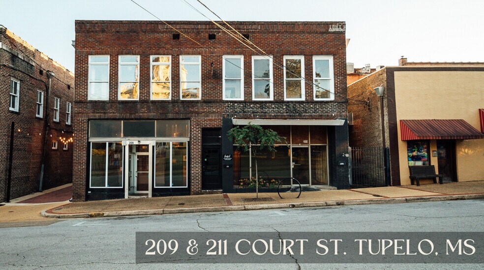 211 Court St, Tupelo, MS à vendre - Photo principale – Image 1 sur 75