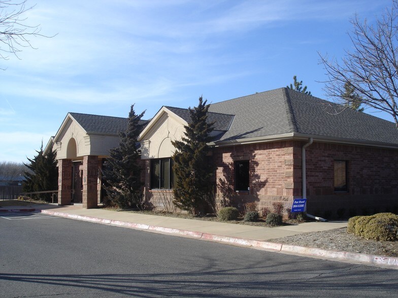 425 S Fretz Ave, Edmond, OK à louer - Photo de l’immeuble – Image 2 sur 7