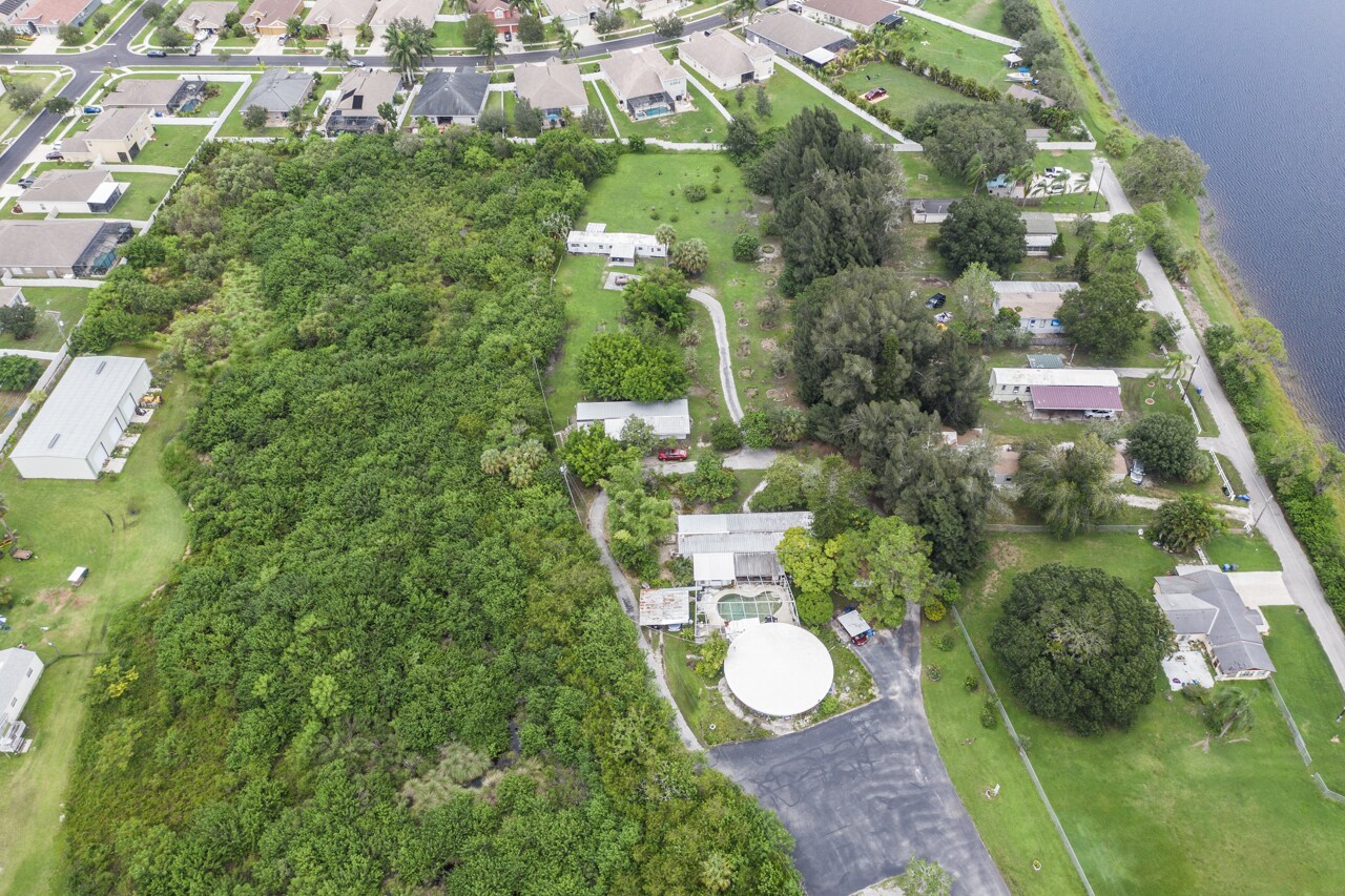 1603 W Shell Point Rd, Ruskin, FL à vendre Photo de l’immeuble– Image 1 sur 12