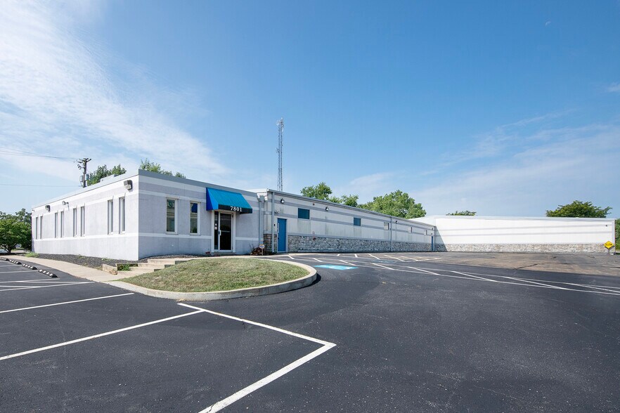 7801 NW Freedom Ave, North Canton, OH à louer - Photo de l’immeuble – Image 1 sur 13