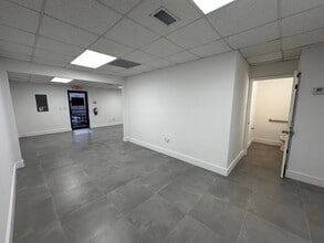 2700-2734 NW 72nd Ave, Miami, FL à louer Photo intérieure– Image 2 sur 5