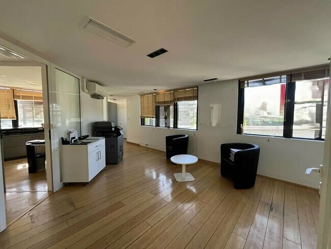 Plus de détails pour Bureau à louer