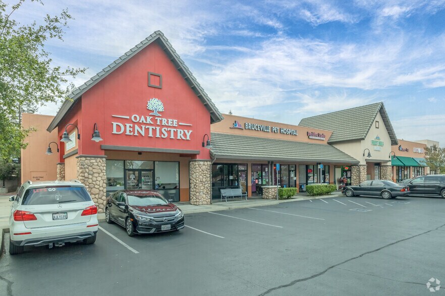 10044 Bruceville Rd, Elk Grove, CA à vendre - Photo de l’immeuble – Image 3 sur 4