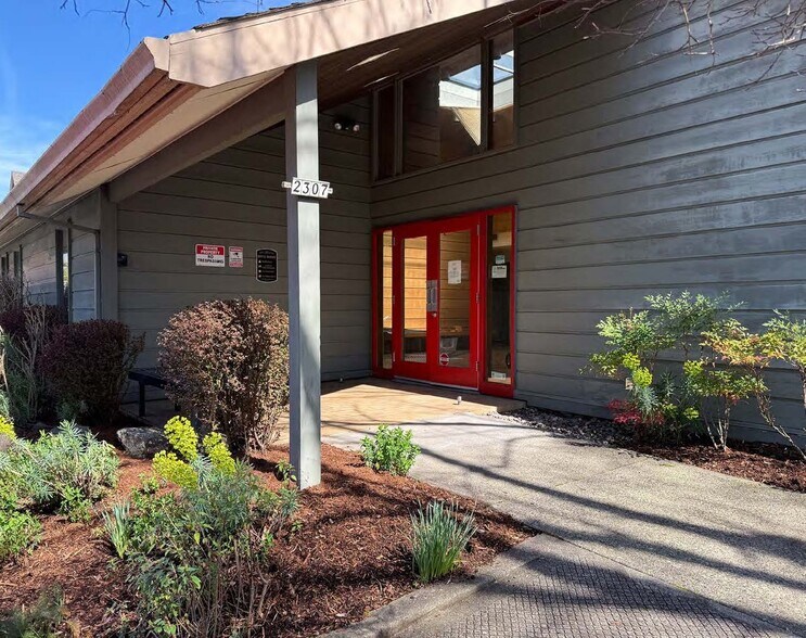 2307 NE Flanders St, Portland, OR à vendre - Photo de l’immeuble – Image 3 sur 6