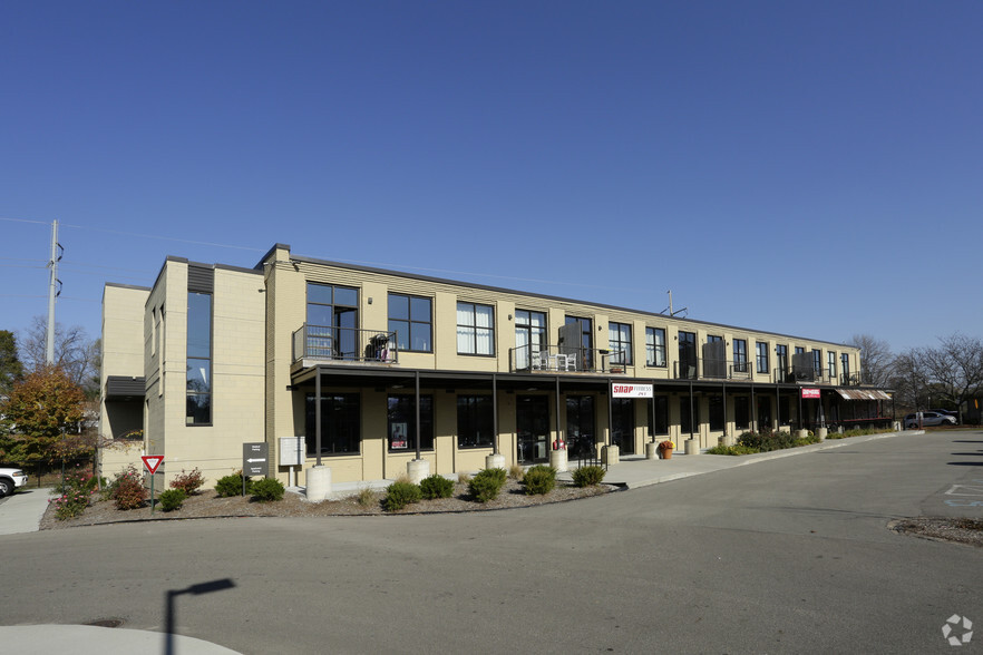 855 Michigan St NE, Grand Rapids, MI à louer - Photo principale – Image 1 sur 6