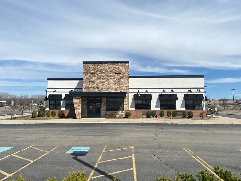 860-980 N Lapeer Rd, Oxford, MI à louer - Photo de l’immeuble – Image 3 sur 3