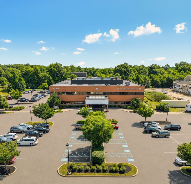 300 Princeton Hightstown Rd, East Windsor, NJ à louer - Photo de l’immeuble – Image 2 sur 28