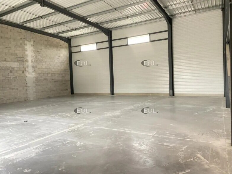 20 Avenue Des Frères Montgolfier, Chassieu à louer - Photo de l’immeuble – Image 3 sur 9