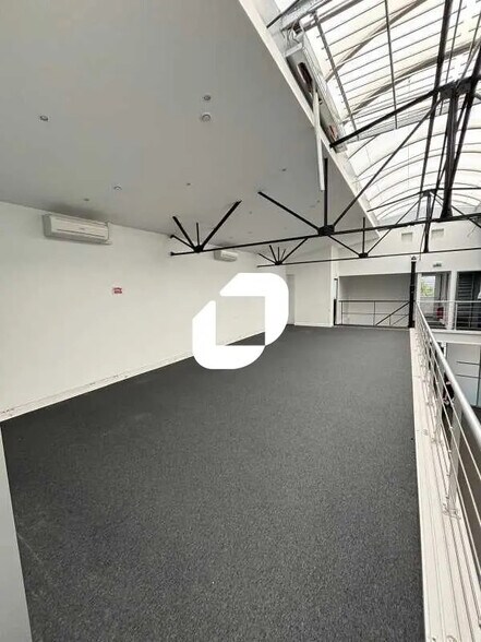 Local d’activités dans Nanterre à louer - Photo de l’immeuble – Image 3 sur 21