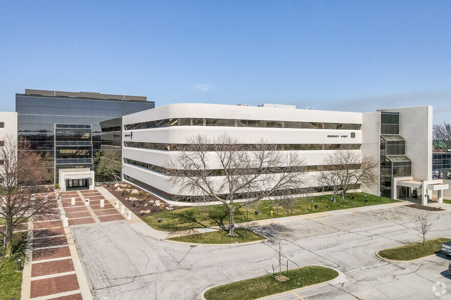 4350 Westown Pky, West Des Moines, IA à louer - Photo principale – Image 1 sur 21