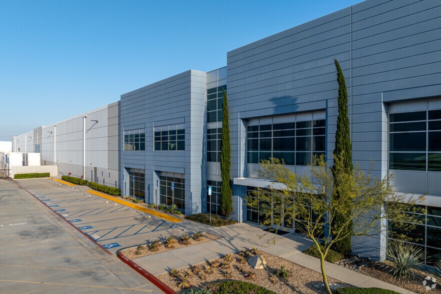 5370 S Boyle Ave, Vernon, CA à louer - Photo de l’immeuble – Image 3 sur 7