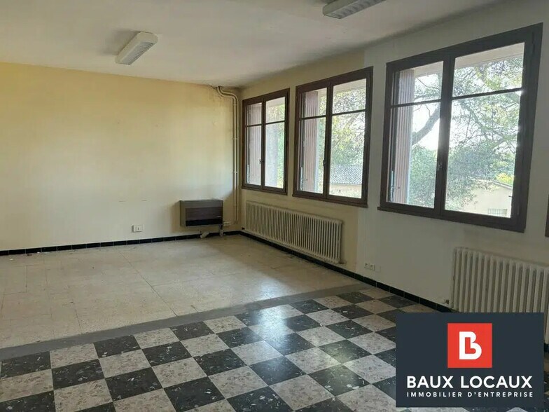 Bureau dans Châteaurenard à louer - Photo de l’immeuble – Image 3 sur 12