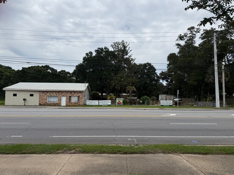9202 N Davis Hwy, Pensacola, FL à vendre - Photo de l’immeuble – Image 1 sur 18