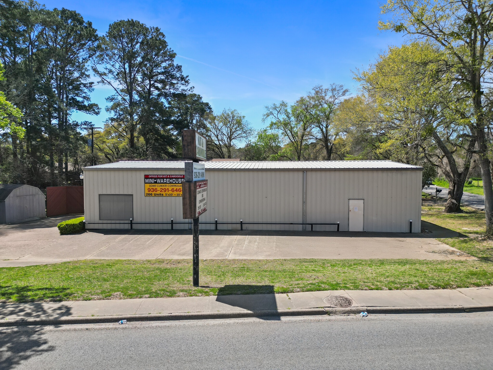 209 State Highway 75 N, Huntsville, TX à louer Photo de l’immeuble– Image 1 sur 16