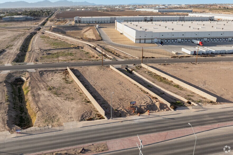 Nuevo Hueco Tanks Rd, Socorro, TX à vendre - Photo principale – Image 1 sur 3