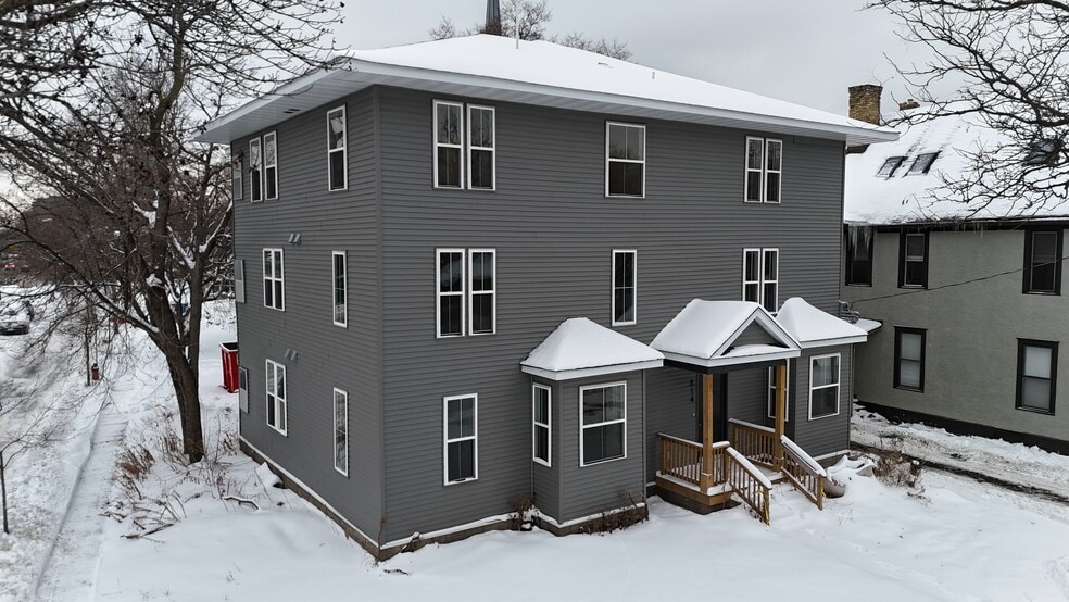 814 6th St SE, Minneapolis, MN à vendre - Photo principale – Image 2 sur 23