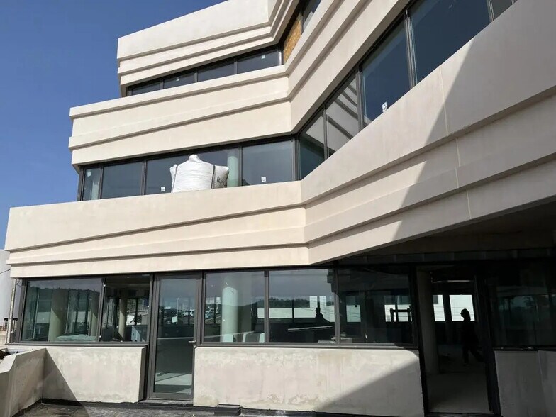 285 Avenue Marcel Paul (Rd 63), La Seyne-sur-Mer à louer - Photo de l’immeuble – Image 3 sur 13