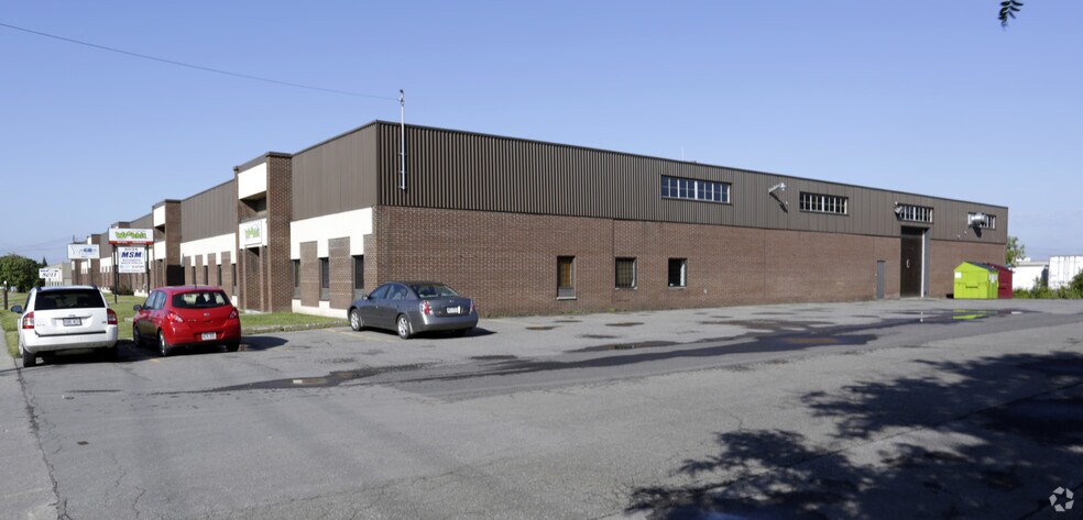 8011-8047 Rue Jarry, Montréal, QC à louer - Photo de l’immeuble – Image 3 sur 4