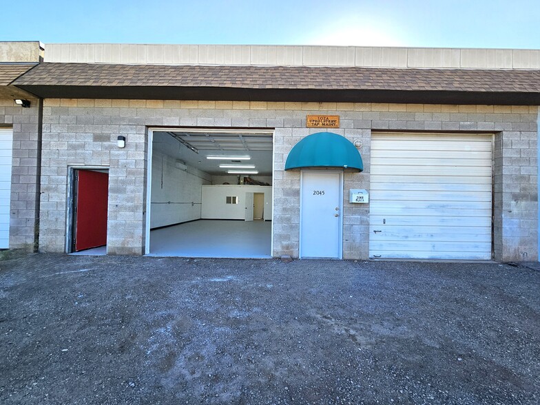 2045 Plaza Dr, Bullhead City, AZ à louer - Photo de l’immeuble – Image 3 sur 11