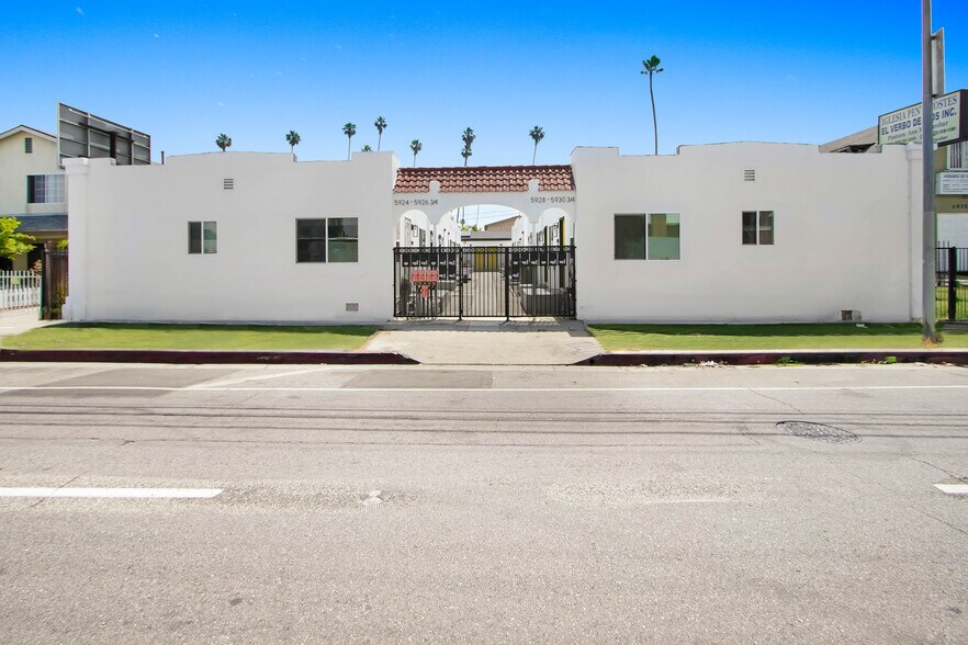 5926 S Hoover St, Los Angeles, CA à vendre - Photo de l’immeuble – Image 3 sur 26