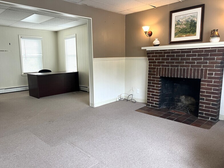 1106 Pleasant St, Worcester, MA à louer - Photo de l’immeuble – Image 3 sur 9