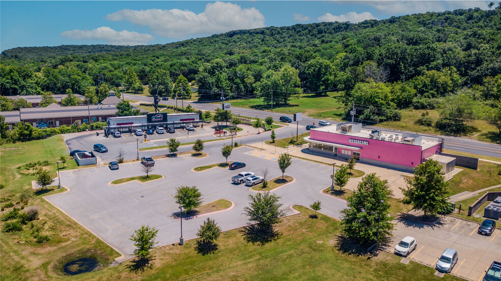 4280 W Martin Luther King Blvd, Fayetteville, AR à vendre - Photo de l’immeuble – Image 2 sur 26