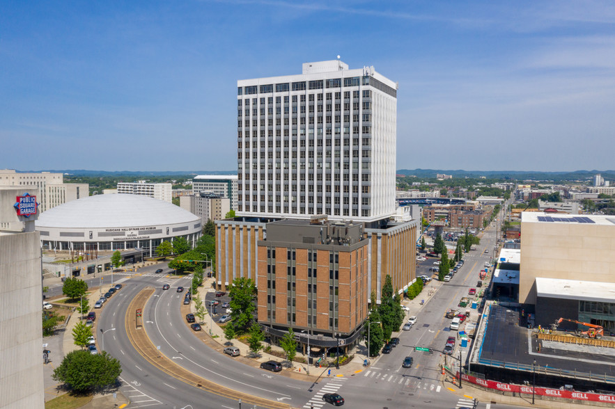 300 James Robertson Pky, Nashville, TN à louer - Photo de l’immeuble – Image 2 sur 17