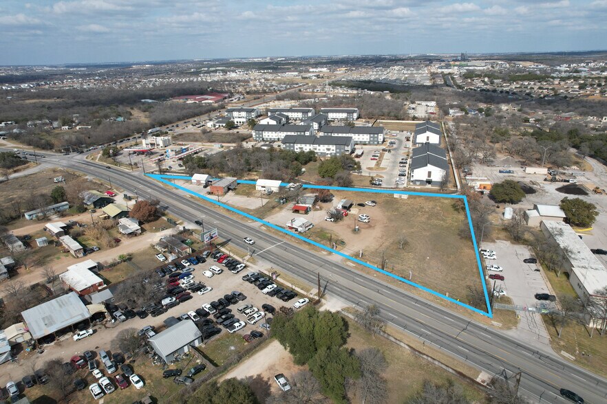 8700 FM 969 Rd portefeuille de 4 biens à vendre sur LoopNet.fr - Photo de l’immeuble – Image 2 sur 10