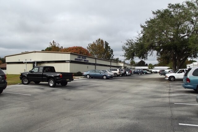 1300 S Duncan Dr, Tavares, FL à vendre - Photo principale – Image 1 sur 17