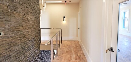 301 E 3rd Ave, San Mateo, CA à louer Photo intérieure– Image 1 sur 4