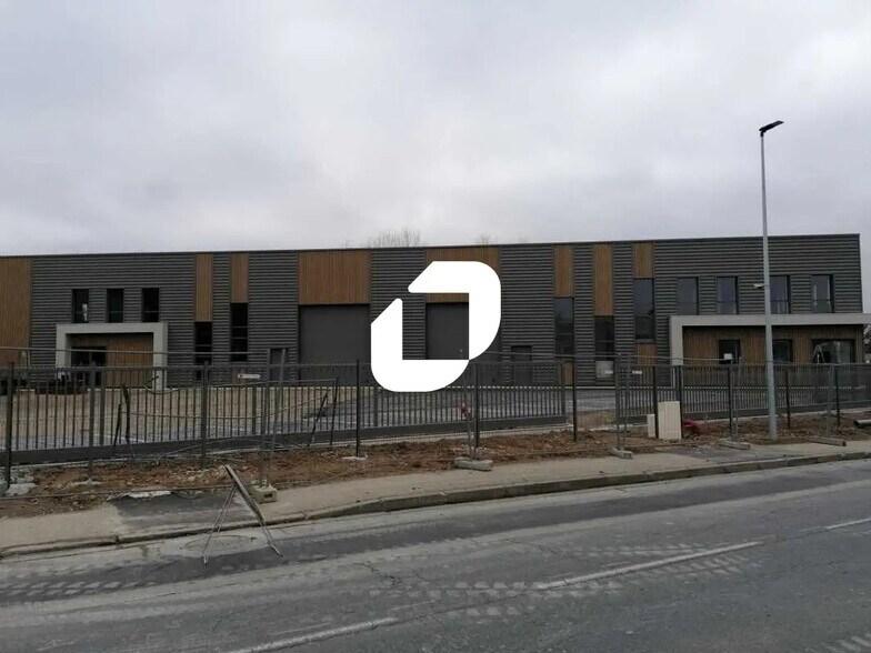 Local d’activités dans Trévoux à louer - Photo de l’immeuble – Image 1 sur 7