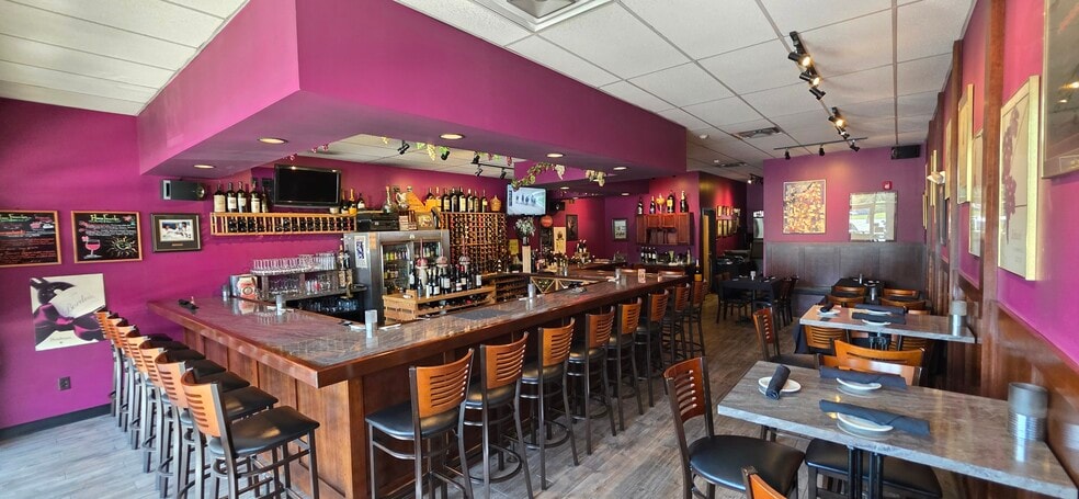 1028 Route 146, Clifton Park, NY à louer - Photo intérieure – Image 2 sur 12