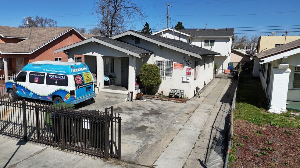 1049 W 61st St, Los Angeles, CA à vendre - Photo de l’immeuble – Image 3 sur 8