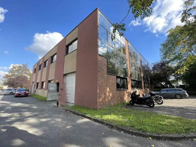 Plus de détails pour Local d’activités à vendre