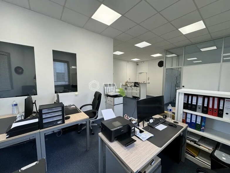 Bureau dans Tremblay-en-France à louer - Photo de l’immeuble – Image 3 sur 8
