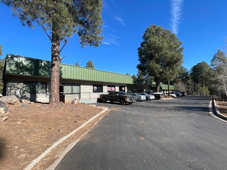 1585 S Plaza Way, Flagstaff, AZ à louer - Photo de l’immeuble – Image 2 sur 24