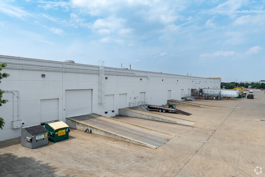 6301 E Stassney Ln, Austin, TX à louer - Photo de l’immeuble – Image 2 sur 23