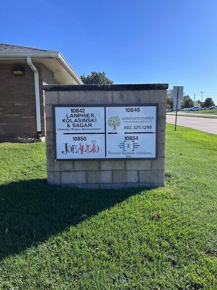 10854 John Galt Blvd, Omaha, NE à louer - Photo de l’immeuble – Image 3 sur 12