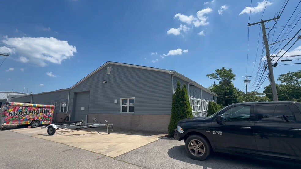 41 Degnon Blvd, Bay Shore, NY à louer - Vidéo sur l’annonce professionnelle – Image 2 sur 7