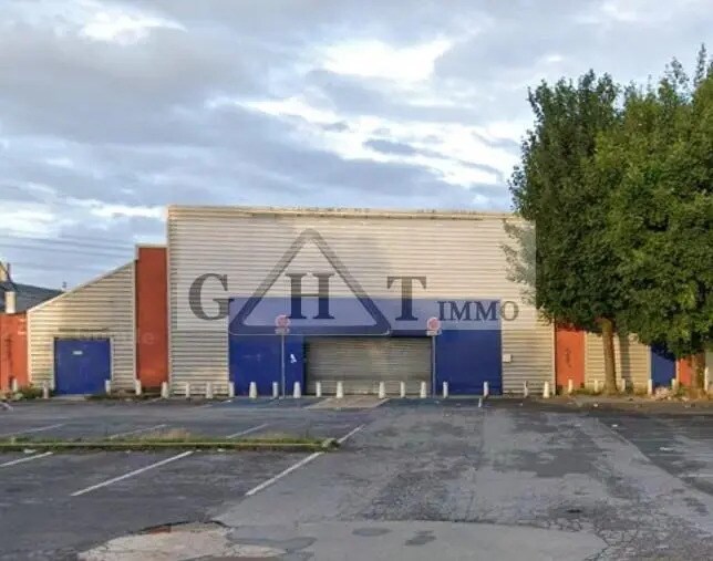 Local commercial dans Pontault-Combault à louer Photo de l’immeuble– Image 1 sur 3