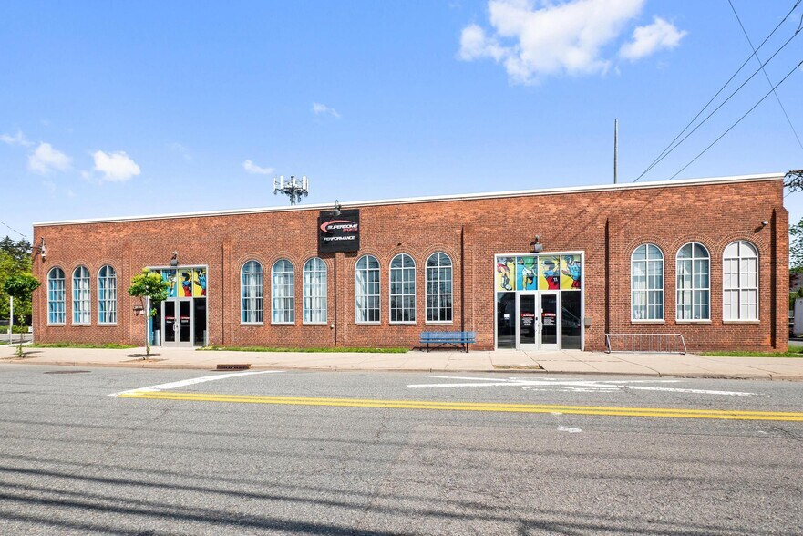 21-05 Morlot Ave, Fair Lawn, NJ à louer - Photo de l’immeuble – Image 1 sur 10