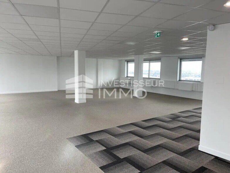 Bureau dans Noisy-le-Grand à louer - Photo de l’immeuble – Image 3 sur 4