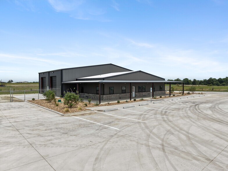 4049 King Air Dr, Wixon Valley, TX à louer - Photo de l’immeuble – Image 3 sur 11