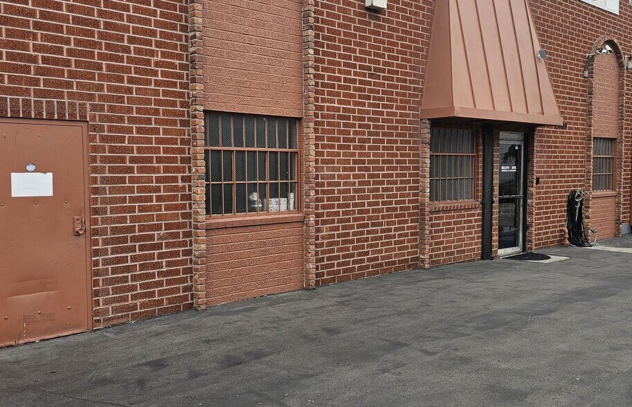 15409 S Broadway, Gardena, CA à louer - Photo de l’immeuble – Image 3 sur 13